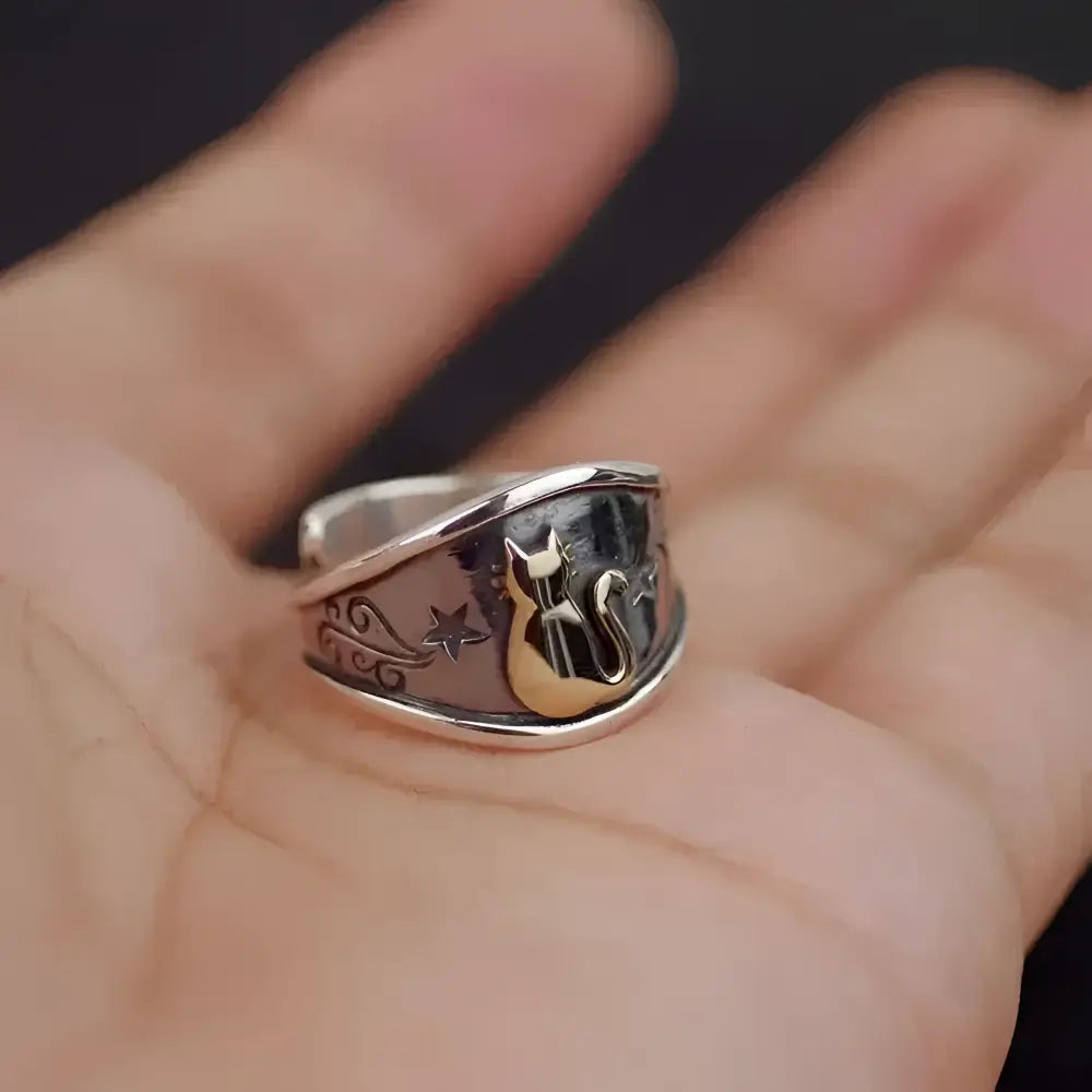 Silver ring with a golden cat.