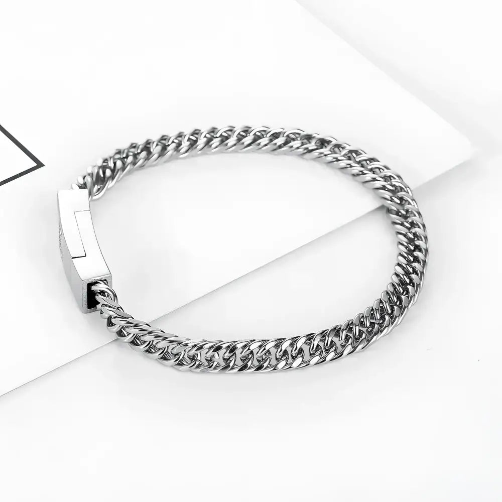 Silver chain bracelet with clasp.