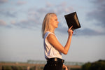 Clutch Nina With a Ring Handle
