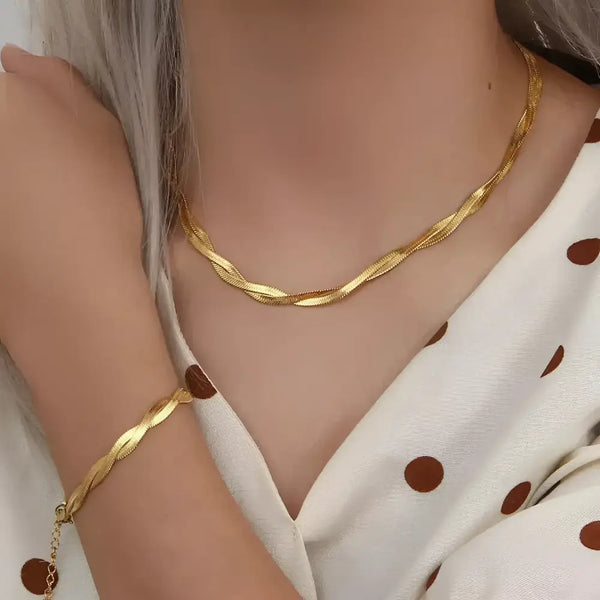 Gold twisted chain jewelry set.