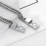 Silver chain with magnetic clasps.