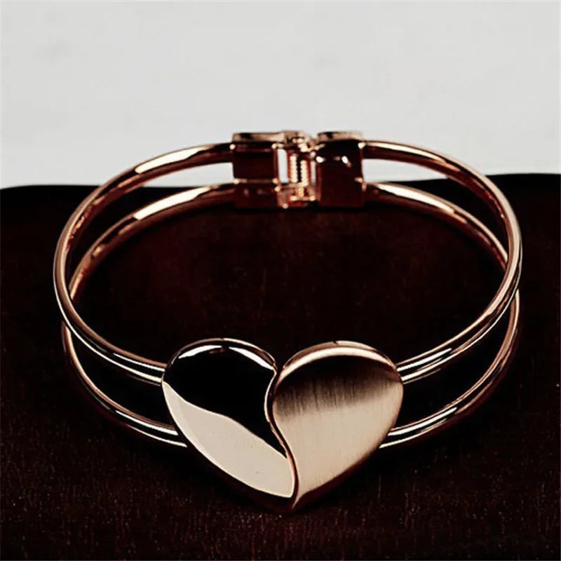 Elegant Heart Bangle Bracelet for Women - Stylish 2023 Fashion Wristband - Buzzastore